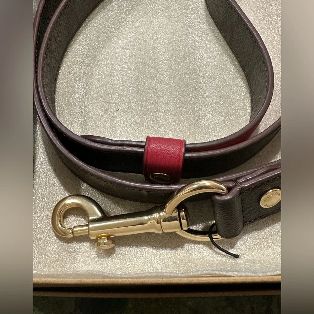 COACH LEASH NEW brown black red apple Pretty pet collar size large